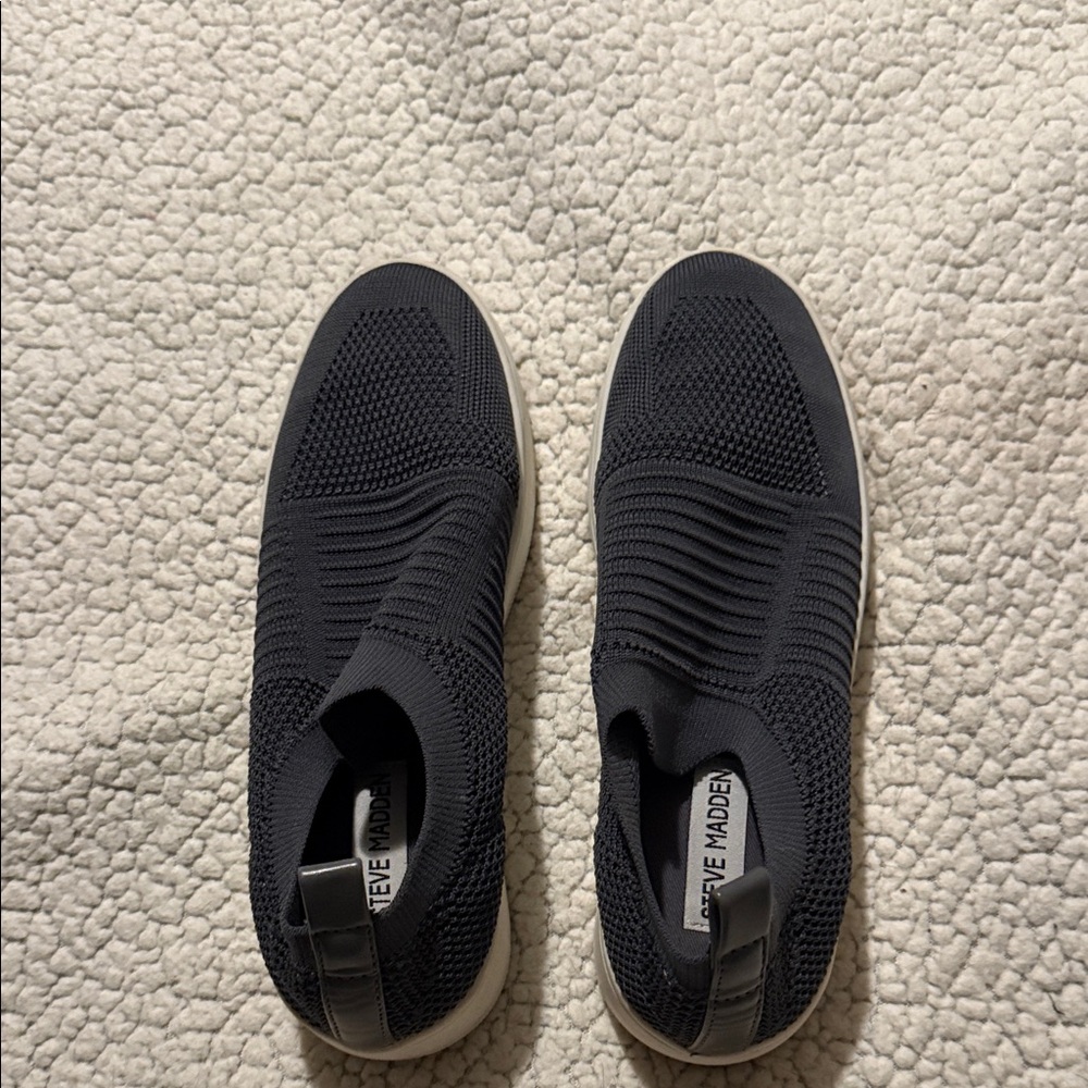 Steve Madden women’s  Dark Knit Sneakers